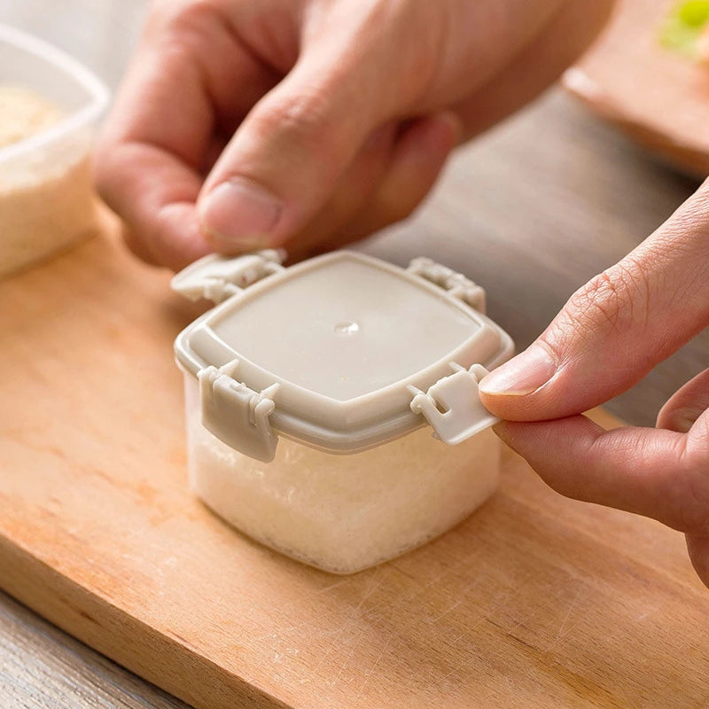 4/2Pcs Sauce Squeeze Bottle Portable Mini Plastic Seasoning Box Salad Dressing Containers Jam Barbecue Spice Jar Kitchen Tools