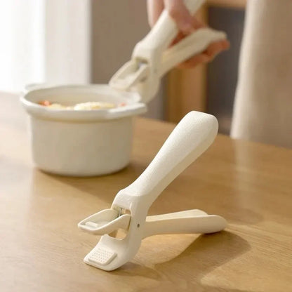 Hot Plate Gripper Clips Holder Tongs For Moving Hot Plate Bowls Pizza Pan Air Fryer Microwave Oven with Food Out
