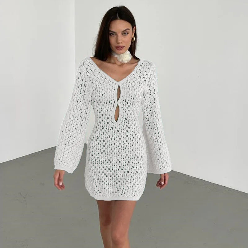 Shop a Deep V Neck Beach Dress online in the USA. Discover chic long-sleeve styles made for stylish beach trips and holidays!